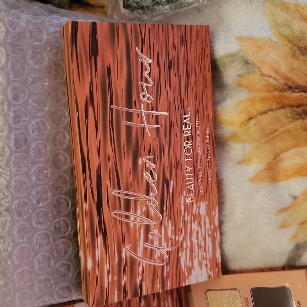 Eye Shadow 8 colors - Picture 3 of 3
